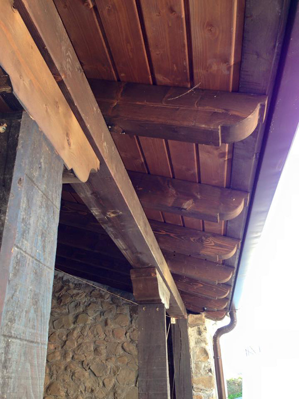 tejado con estructura de madera