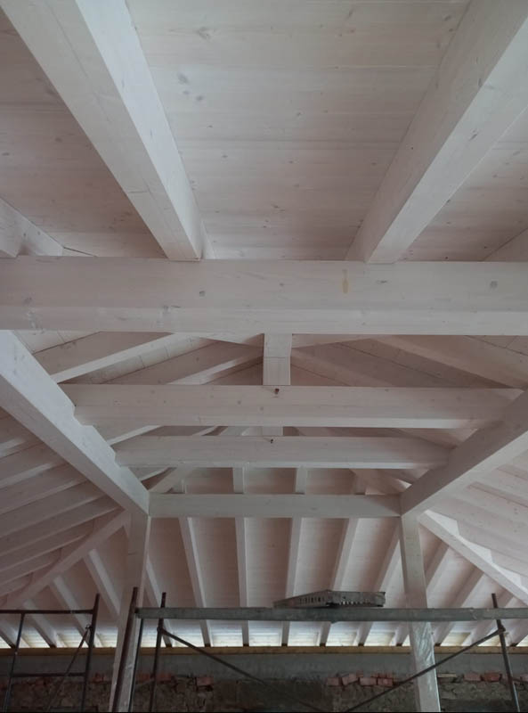 techo con estructura de madera