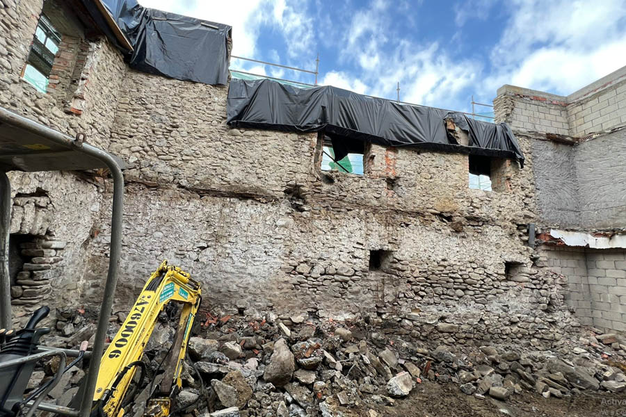 muro en reconstrucción de vivienda