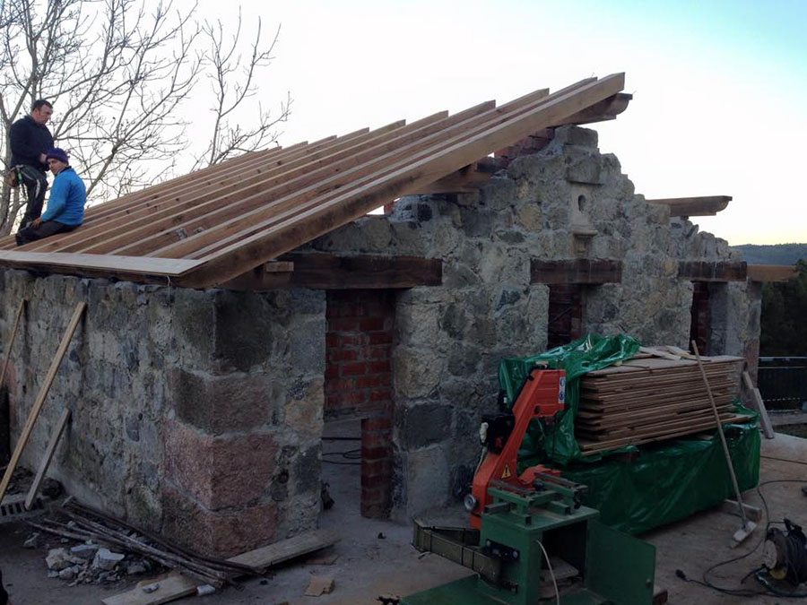 proceso de tejado con estructura de madera