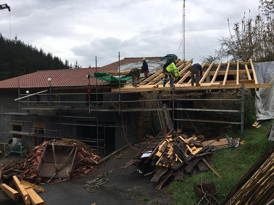 proceso de instalación de tejado de madera