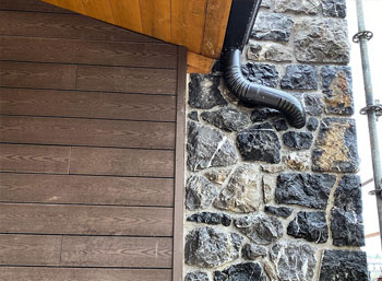 fachada de piedra y madera