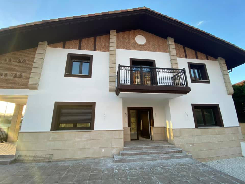 fachada principal caserío